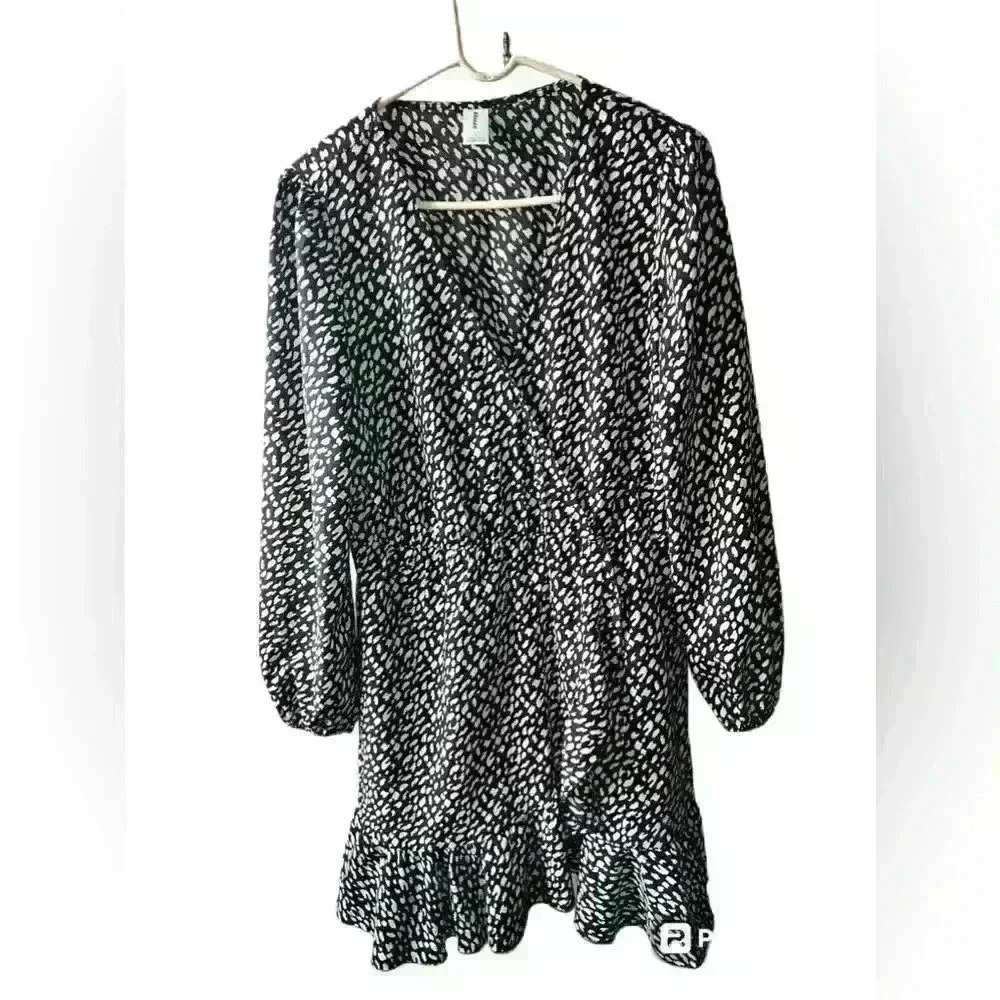 abound dress Black & White V-neck Size L Bohemian Balloon Sleeve Monochrome Emo